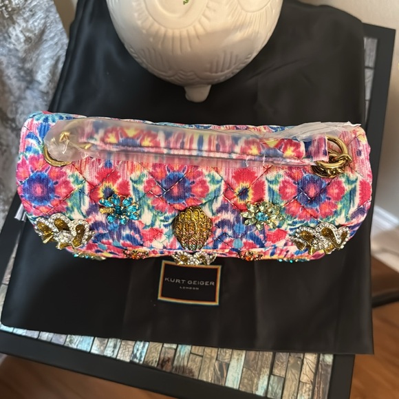 Kurt Geiger London Medium Kensington Shoulder Bag
Kurt Geiger London - Picture 10 of 17